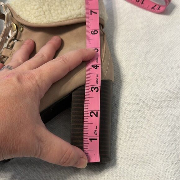 Torrid Foldover Lace Up Shearling Combat Bootie Block Heels Womens 8 W Tan New - Picture 13 of 13